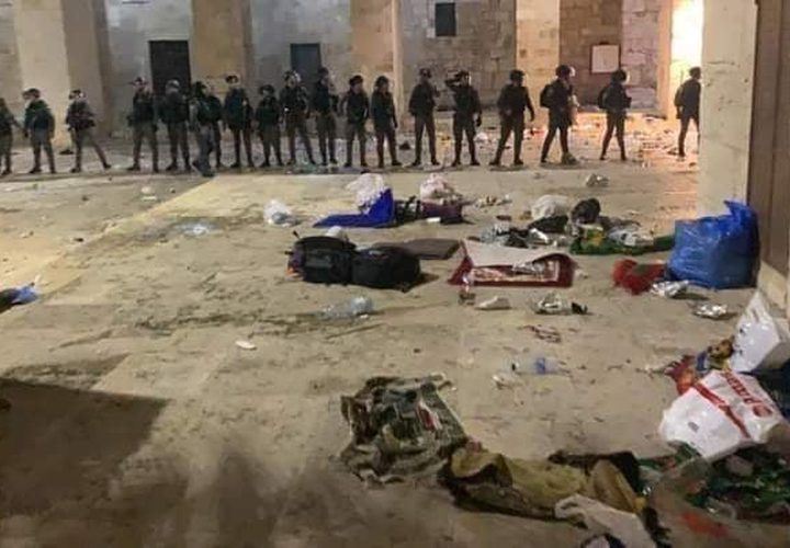 اعتداءات قوات الاحتلال الهمجية بحق المصلين في المسجد الأقصى