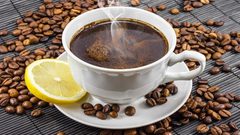 إضافة الليمون إلى القهوة تضاعف فائدتها