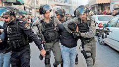 الاحتلال يعتقل مواطنين أحدهما مصاب من حي الشيخ جراح بالقدس