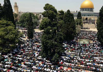 نقل شعائر صلاة الجمعة الأخيرة من شهر رمضان في المسجد الأقصى