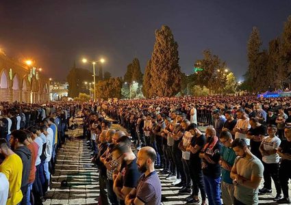 90 ألف مصلٍ يحيون ليلة القدر في المسجد الأقصى المبارك