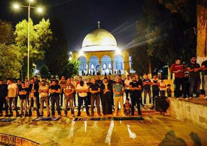 أبناء شعبنا يصلون إلى المسجد الأقصى لإحياء ليلة القدر