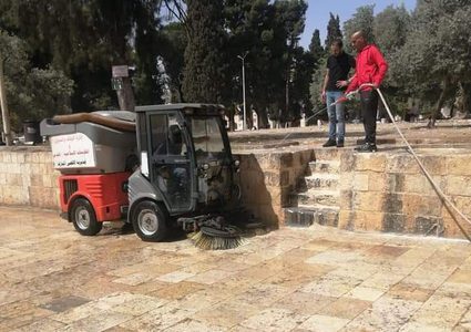 تهيئة وتنظيف ساحات المسجد الأقصى لاستقبال المصلين والمعتكفين