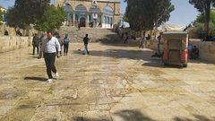 تهيئة وتنظيف ساحات المسجد الأقصى لاستقبال المصلين والمعتكفين لليلة 27 رمضان .