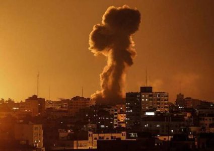 طائرات الاحتلال تقصف موقعين شرق دير البلح