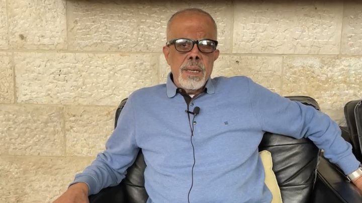 قوات الاحتلال تعتقل الأسير المحرر ناصر أبو خضير من بلدة شعفاط