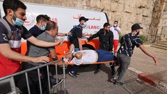 مستوطن يدعس المصلين الخارجين من المسجد الأقصى المبارك