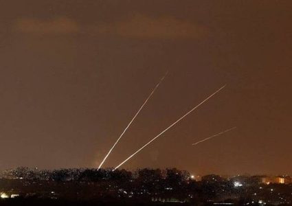 محلل سياسي: تدخلات ووساطات خارجية نصحت المقاومة بالتمهل في الرد