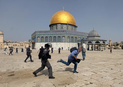 ناشط مقدسي: الاعتداء على الاقصى اليوم أعادنا إلى عام 2000