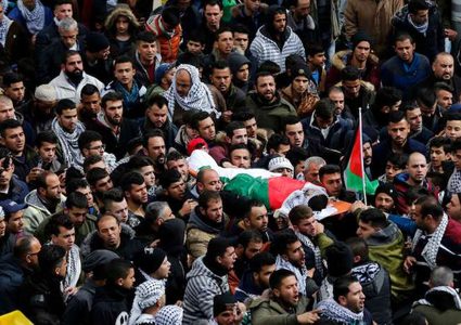 جماهير غفيرة تشيع جثامين الشهداء بغزة