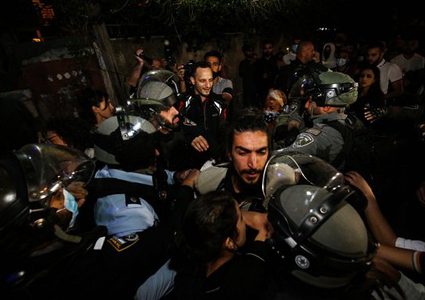 الاحتلال يكثف تواجده بالشيخ جراح تمهيدا لاقتحامه من المستوطنين