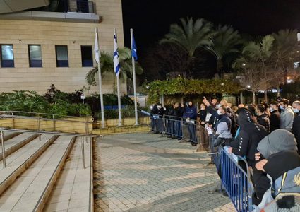 تحطيم محال تجارية لفلسطينيين في يافا