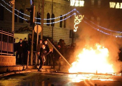 عشرات حالات الاختناق خلال مواجهات مع الاحتلال في بلدة الخضر