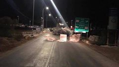 جرافات الاحتلال تغلق طرقا فرعية في حوارة جنوب نابلس