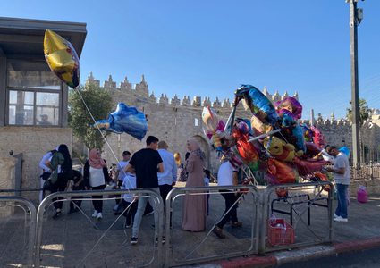 أجواء الاحتفال بعيد الفطر في باب العامود