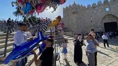أجواء الاحتفال بعيد الفطر في باب العامود