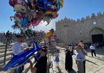 أجواء الاحتفال بعيد الفطر في باب العامود