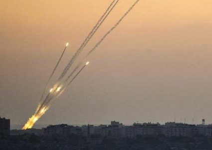 إطلاق ثلاثة صواريخ من جنوب لبنان تجاه شمال إسرائيل