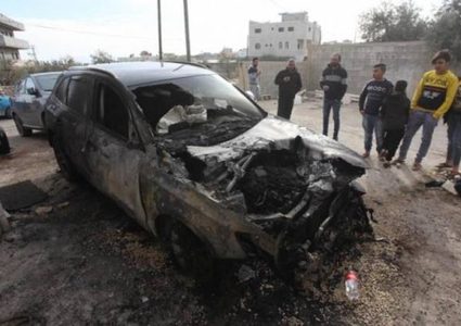 مستوطنون يحرقون مركبة في روجيب شرق نابلس