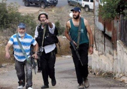 مستوطنون يعتدون على مركبات المواطنين شمال غرب رام الله