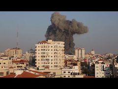 شاهد طائرات الاحتلال تدمر برج الشروق في غزة