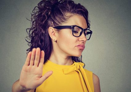 أفضل الطرق النفسية للرد على من يسبك ويتعمد إهانتك