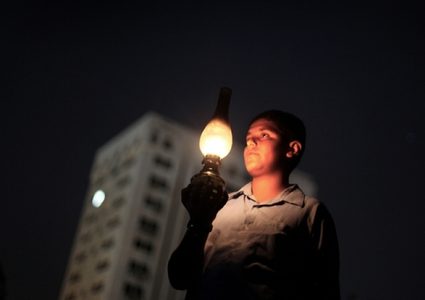 أسباب سعي الاحتلال إلى إغراق غزة في الظلام