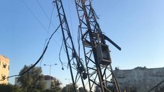 بسبب القصف.. دمار كبير في شبكات الكهرباء بغزة