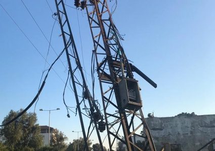 بسبب القصف.. دمار كبير في شبكات الكهرباء بغزة