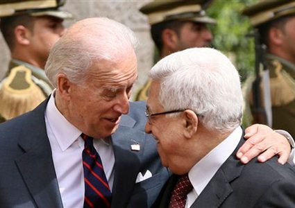 تفاصيل اتصال هاتفي بين الرئيس عباس وبايدن