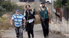 مستوطنون يحرقون بيوتا بلاستيكية في كفا جنوب شرق طولكرم