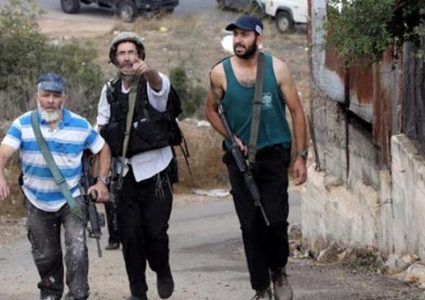 مستوطنون يحرقون بيوتا بلاستيكية في كفا جنوب شرق طولكرم