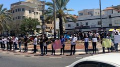 سخنين: الطواقم الطبية تتظاهر ضد اعتداءات شرطة الاحتلال عليهم