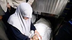 خنساء غزة تودع ابنها الثالث الذي استشهد في القصف على غزة