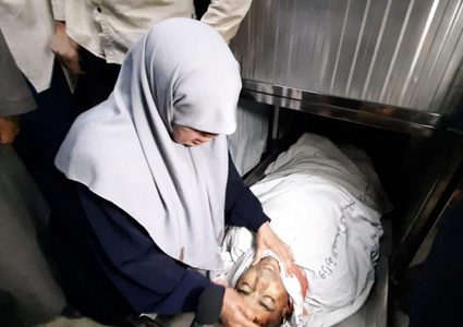 خنساء غزة تودع ابنها الثالث الذي استشهد في القصف على غزة