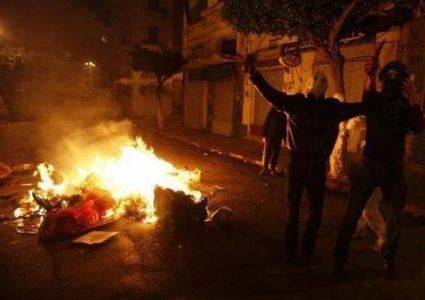 اصابة شاب بالرصاص الحي بمواجهات في النبي صالح