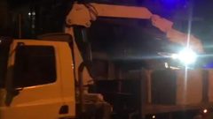 الاحتلال يغلق حي الشيخ جراح بالمكعبات الاسمنتية