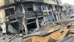 آثار الدمار الذي خلفته غارات الاحتلال في شارعي الوحدة والثورة، ومحيط ملعب فلسطين وسط مدينة غزة فجر اليوم.
