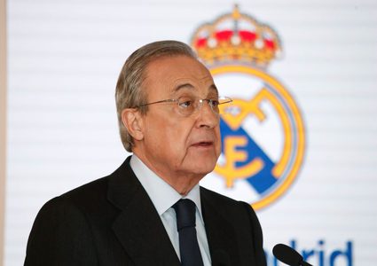 ريال مدريد يفكر في إعادة مدربه الأسبق