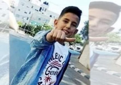 جماهير غفيرة تشيع جثمان الطفل الشهيد محمد يونس فريجات بالخليل