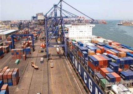 عمال إيطاليون يرفضون تحميل أسلحة على سفينة متوجهة لـ"إسرائيل"