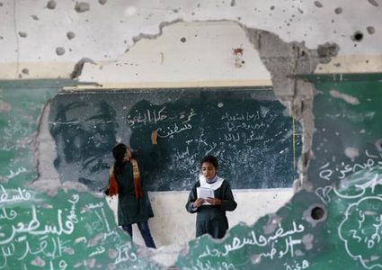 الاحتلال يبلغ مؤسسات أممية بنيته قصف مدرستين في غزة