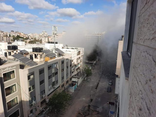 شهيدان وعشرات الاصابات جراء قصف الاحتلال عمارة سكنية في غزة