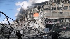 طائرات الاحتلال تدمر خطوط الكهرباء الرئيسية في غزة