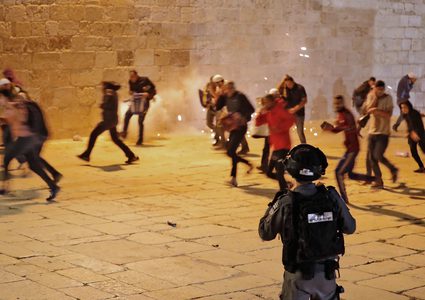 إصابة شاب وطفلة بالشيخ جراح برصاص الاحتلال