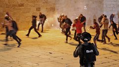 إصابة شاب وطفلة بالشيخ جراح برصاص الاحتلال