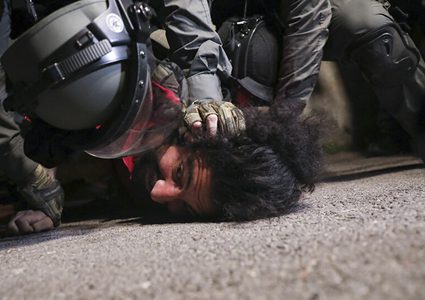 عملية تبادل.. تلفون مقابل الافراج عن أسير اعتقله الاحتلال بأريحا