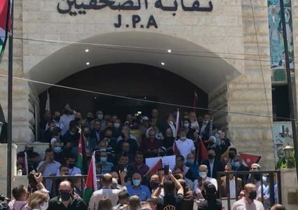 صحفيون أردنيون ينفذون وقفة نصرة لفلسطين