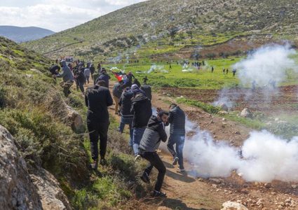 إصابتان بالرصاص المعدني خلال صد هجوم للمستوطنين في بروقين