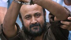 الاحتلال ينقل الأسير مروان البرغوثي من عزل "هداريم" إلى "أيالون"